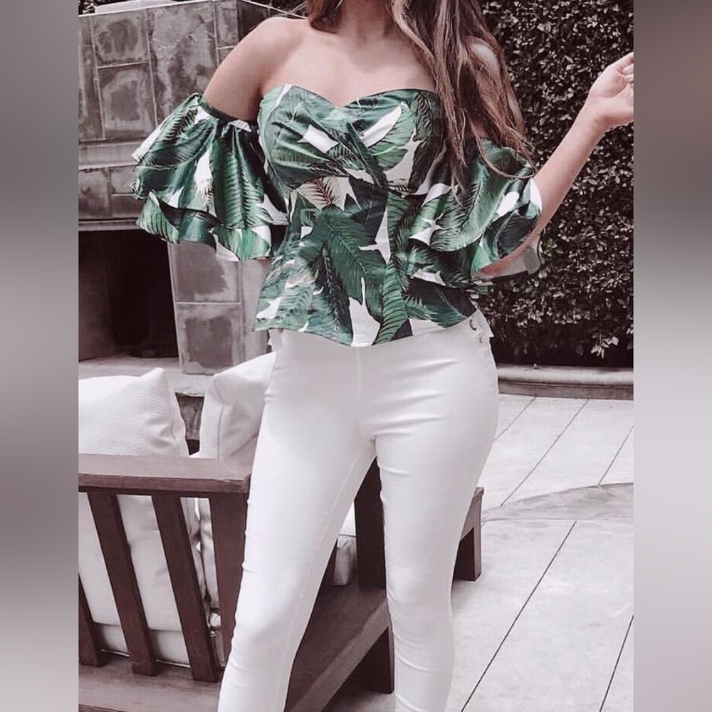 NWOT. Tropical print off shoulder top. Size S